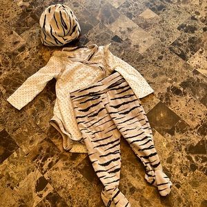 Jessica Simpson Outfit with matching hat